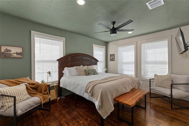 207 North Preston Avenue, Bryan, TX 77803