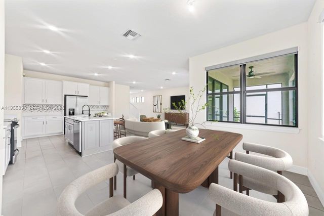 8123 NW 78th St, Tamarac, FL 33321