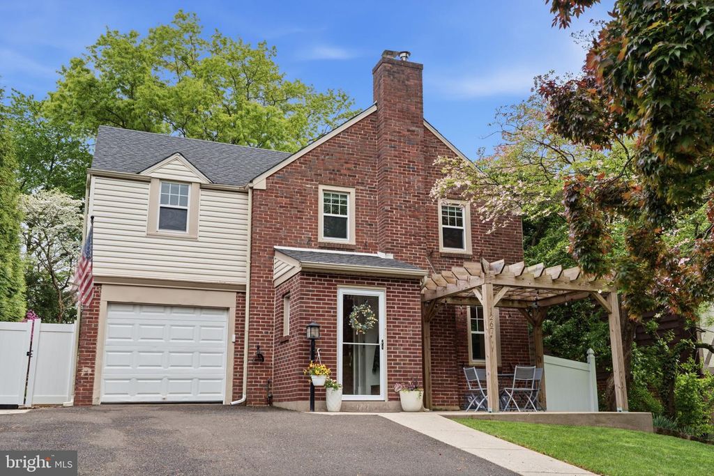 1267 HUNTINGDON RD, Abington, PA 19001