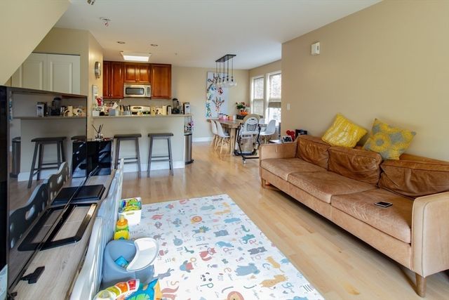 316 Rindge Ave 9, Cambridge, MA 02140