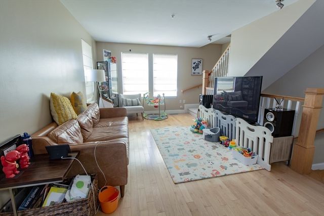 316 Rindge Ave 9, Cambridge, MA 02140