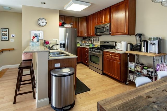 316 Rindge Ave 9, Cambridge, MA 02140