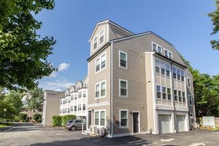316 Rindge Ave 9, Cambridge, MA 02140