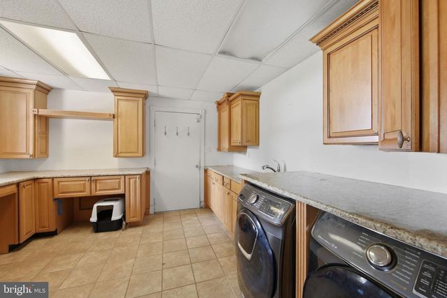 156 GROVE RD, Elverson, PA 19520