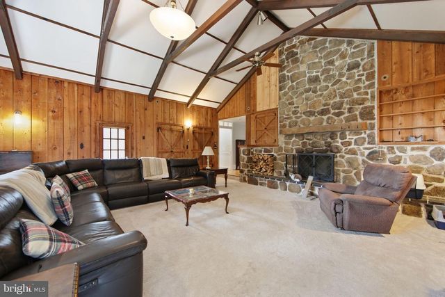 156 GROVE RD, Elverson, PA 19520