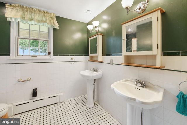 156 GROVE RD, Elverson, PA 19520