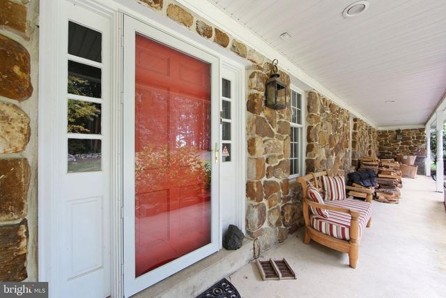 156 GROVE RD, Elverson, PA 19520