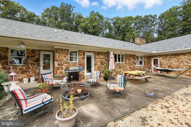 156 GROVE RD, Elverson, PA 19520