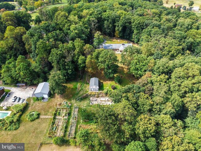 156 GROVE RD, Elverson, PA 19520