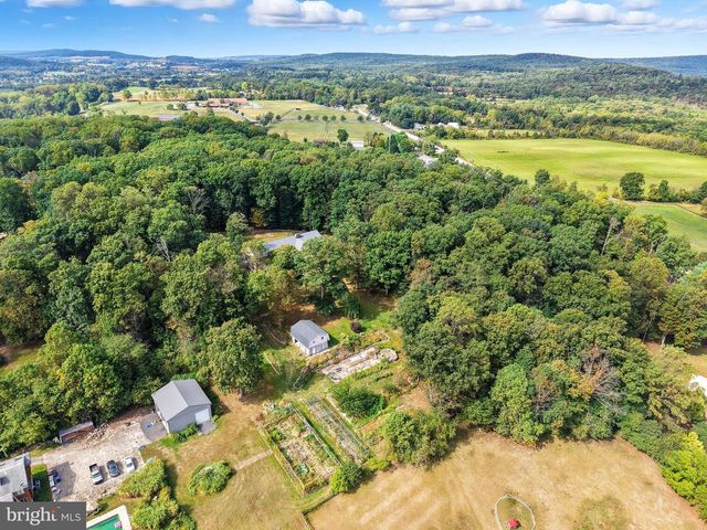 156 GROVE RD, Elverson, PA 19520