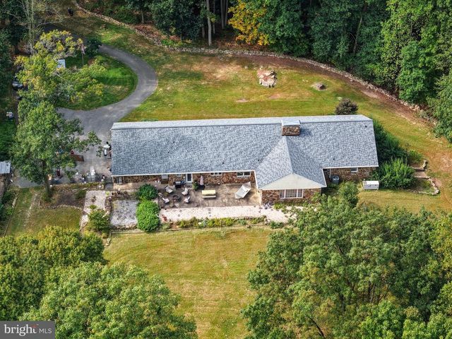 156 GROVE RD, Elverson, PA 19520