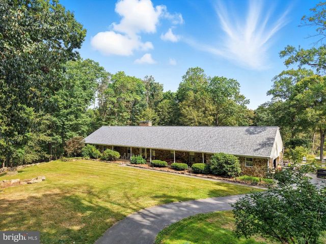 156 GROVE RD, Elverson, PA 19520