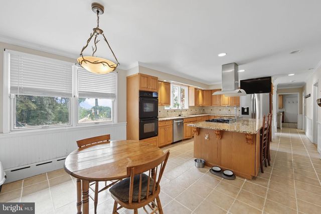 156 GROVE RD, Elverson, PA 19520