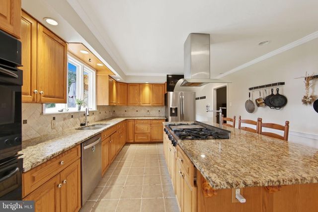 156 GROVE RD, Elverson, PA 19520