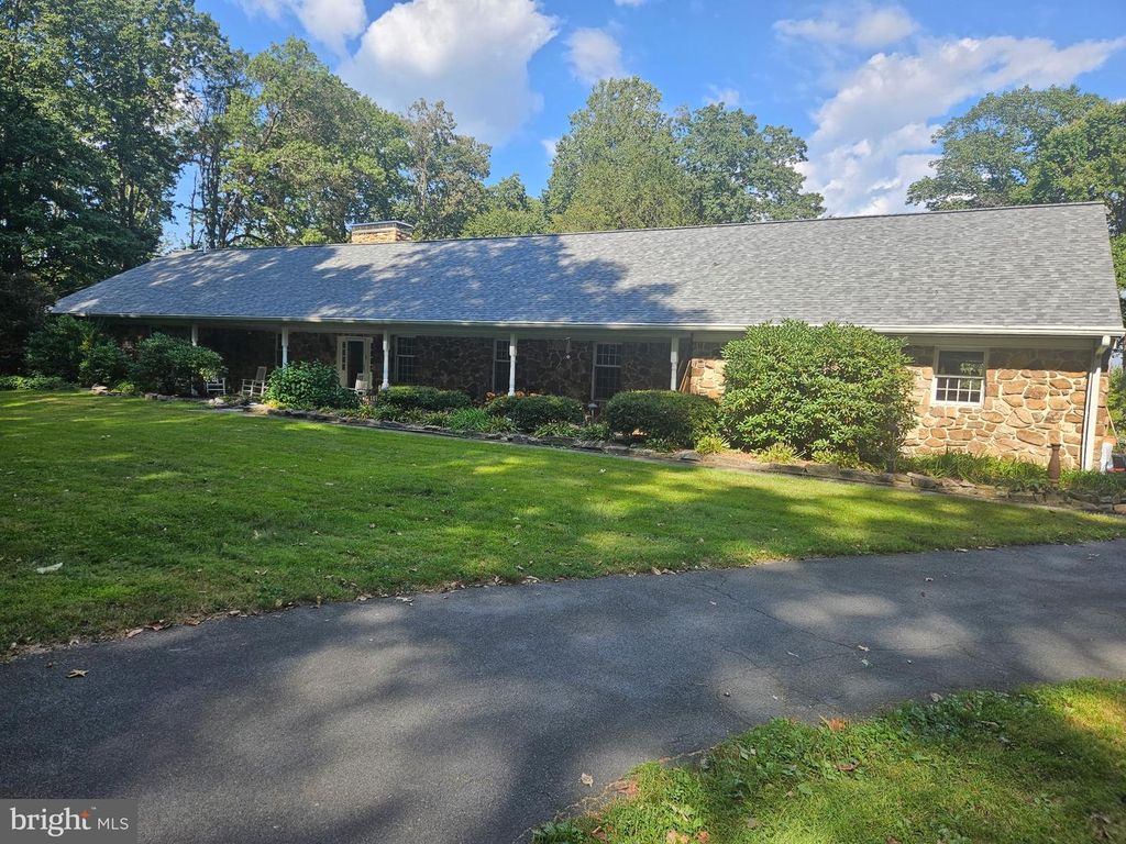 156 GROVE RD, Elverson, PA 19520
