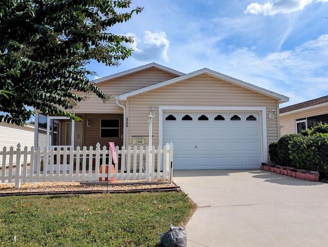 2598 HIALEAH AVENUE, The Villages, FL 32162