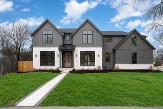 1735 Longvalley Road, Glenview, IL 60025