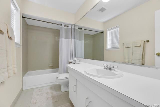 112 Dorado Court S, Middle Island, NY 11953