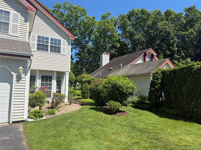 112 Dorado Court S, Middle Island, NY 11953