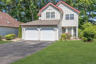 112 Dorado Court S, Middle Island, NY 11953