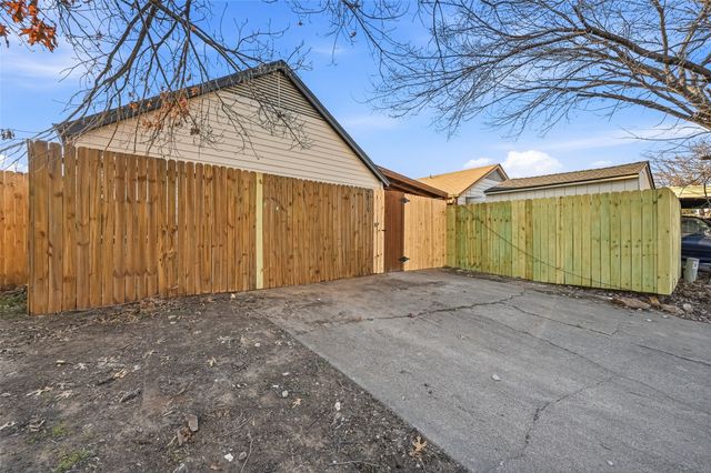 2810 Harvest Lake Drive, Irving, TX 75060