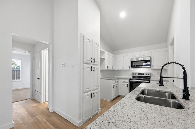 2810 Harvest Lake Drive, Irving, TX 75060