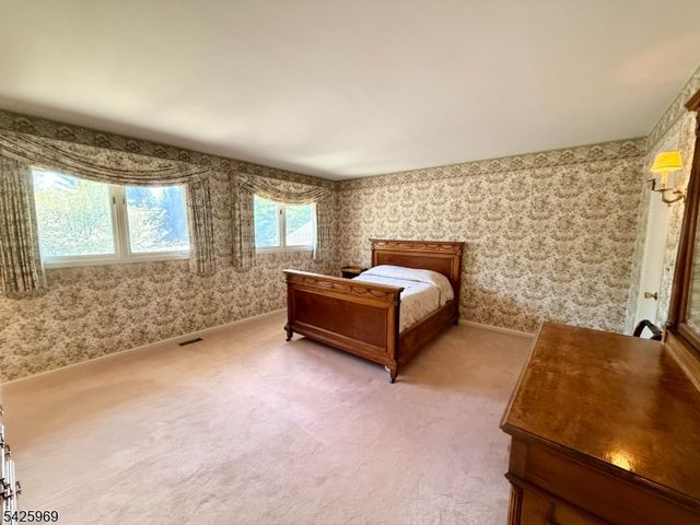 3 Macmillan Ct, Mahwah Twp., NJ 07430