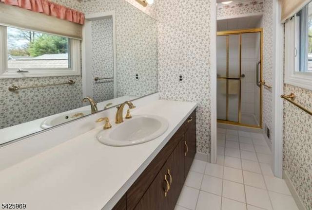 3 Macmillan Ct, Mahwah Twp., NJ 07430