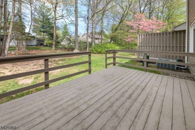 3 Macmillan Ct, Mahwah Twp., NJ 07430