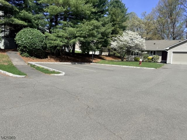 3 Macmillan Ct, Mahwah Twp., NJ 07430