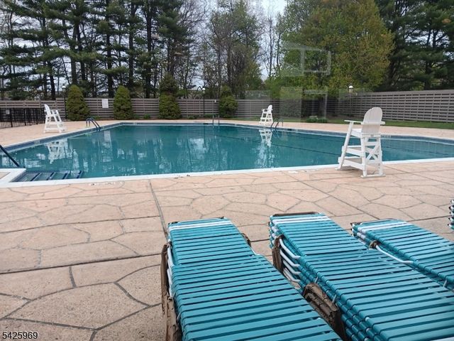 3 Macmillan Ct, Mahwah Twp., NJ 07430