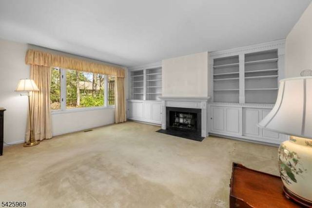 3 Macmillan Ct, Mahwah Twp., NJ 07430