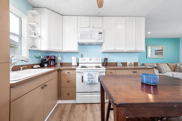264 County Road 205, Sargent, TX 77414