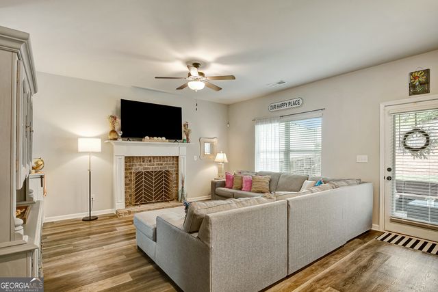 61 Pacific Avenue, Sharpsburg, GA 30277
