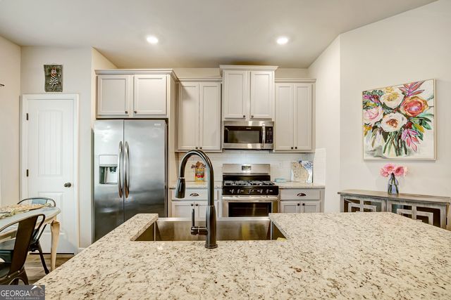61 Pacific Avenue, Sharpsburg, GA 30277