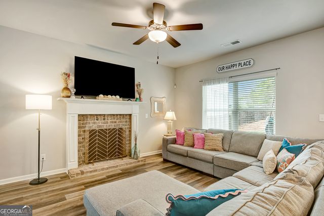 61 Pacific Avenue, Sharpsburg, GA 30277