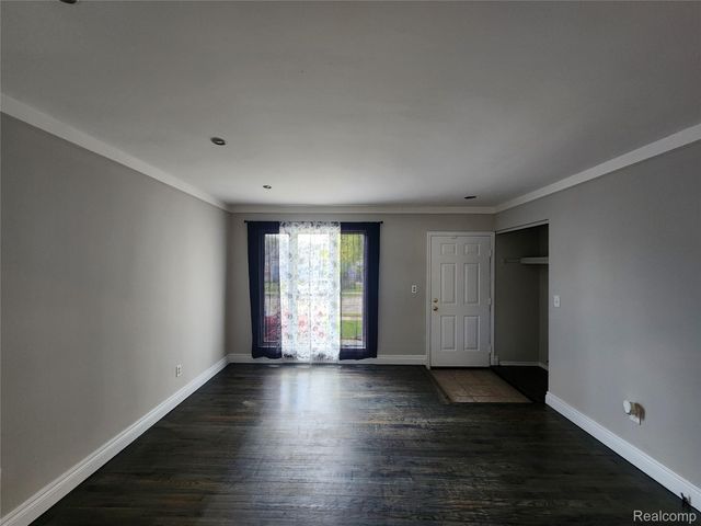 24904 Rosalind Avenue, Eastpointe, MI 48021