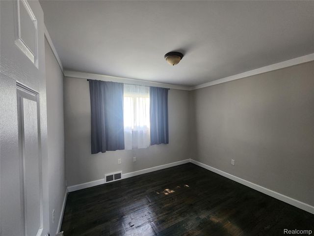 24904 Rosalind Avenue, Eastpointe, MI 48021