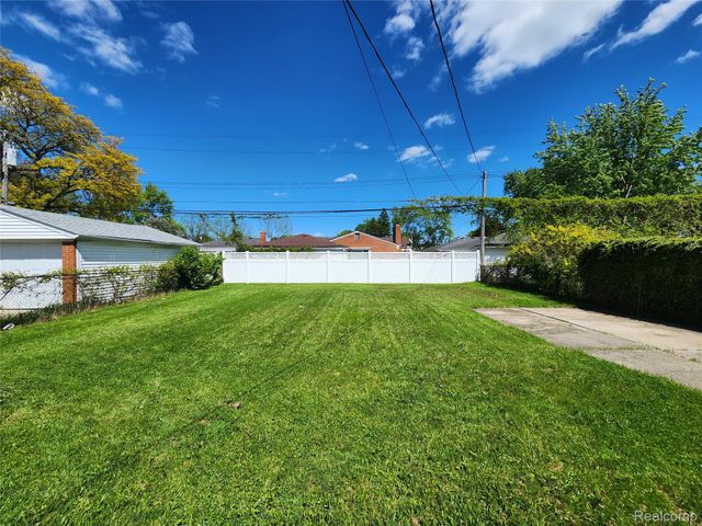 24904 Rosalind Avenue, Eastpointe, MI 48021