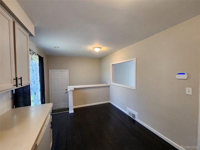 24904 Rosalind Avenue, Eastpointe, MI 48021