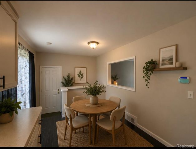 24904 Rosalind Avenue, Eastpointe, MI 48021