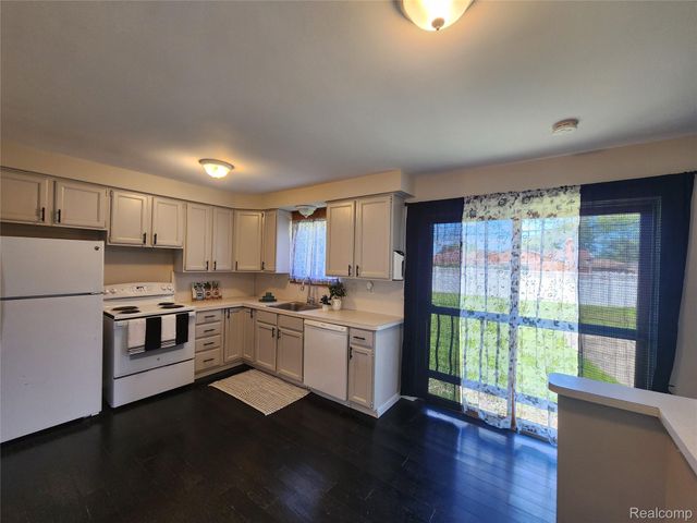 24904 Rosalind Avenue, Eastpointe, MI 48021