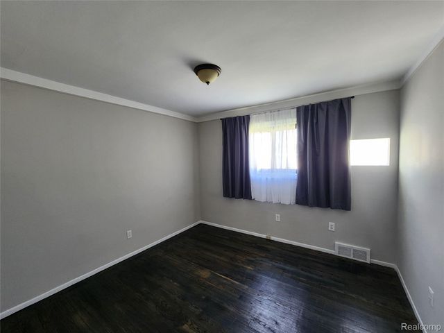24904 Rosalind Avenue, Eastpointe, MI 48021