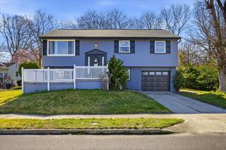 7 COOPER DR, Somers Point, NJ 08244