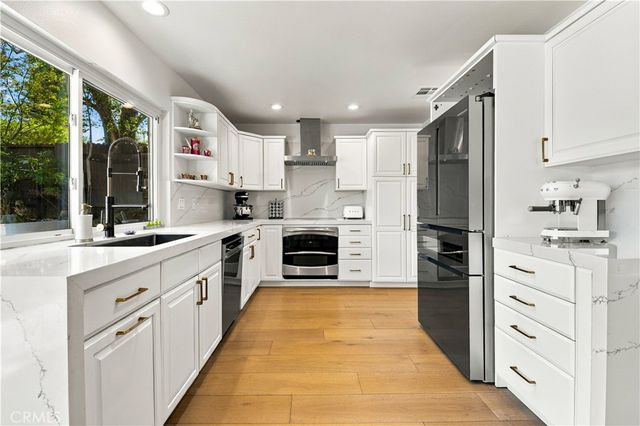 1690 Stoddard Avenue, Thousand Oaks, CA 91360