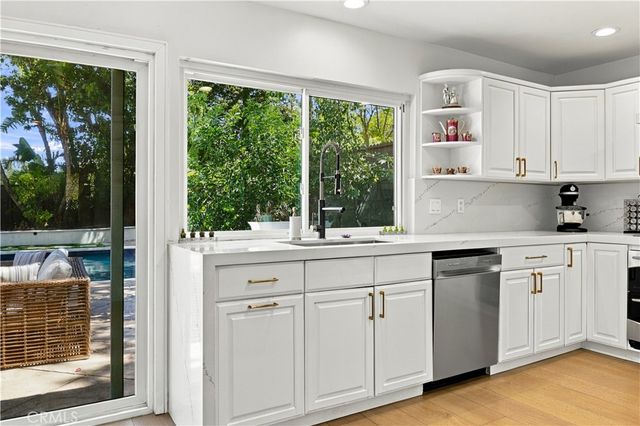 1690 Stoddard Avenue, Thousand Oaks, CA 91360