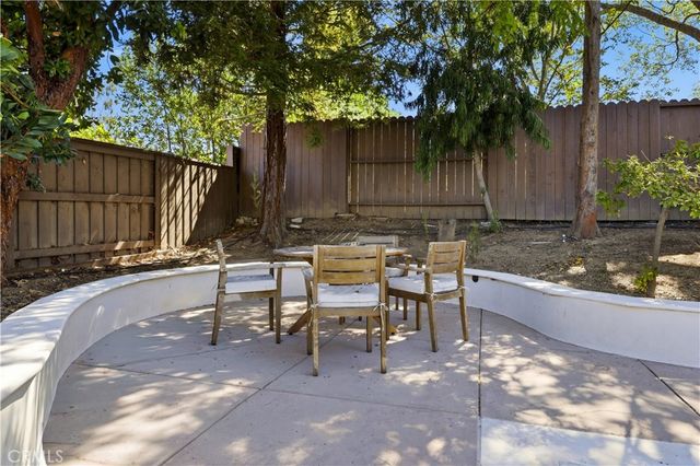 1690 Stoddard Avenue, Thousand Oaks, CA 91360