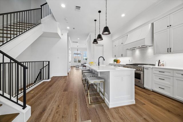 22 Crain Square Boulevard, Southside Place, TX 77025