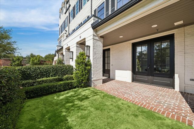 22 Crain Square Boulevard, Southside Place, TX 77025