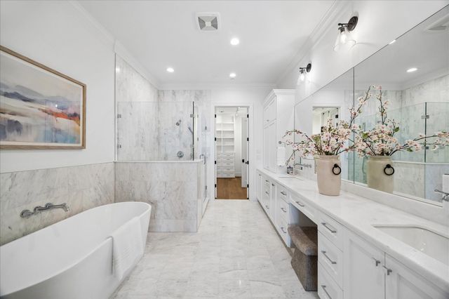 22 Crain Square Boulevard, Southside Place, TX 77025
